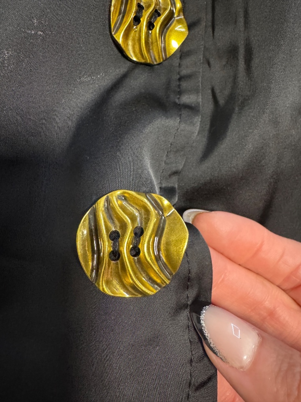 Commense Sleeveless Top with buttons - Picture 4 of 4